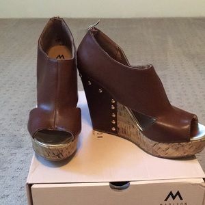 🌻 3 for $18 🌻 Peep toe wedges